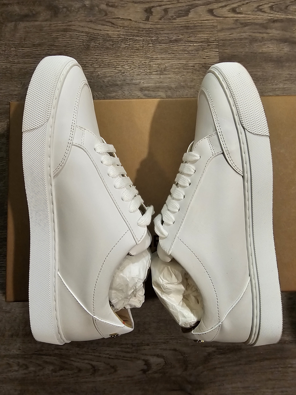 Burberry White Low-Top Leather Sneakers with Gold Logo - Picture 11 of 14